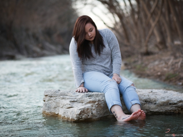 Senior girl; seniors; woman; man; natural light; north tx photographer; pives digital photography; river; water