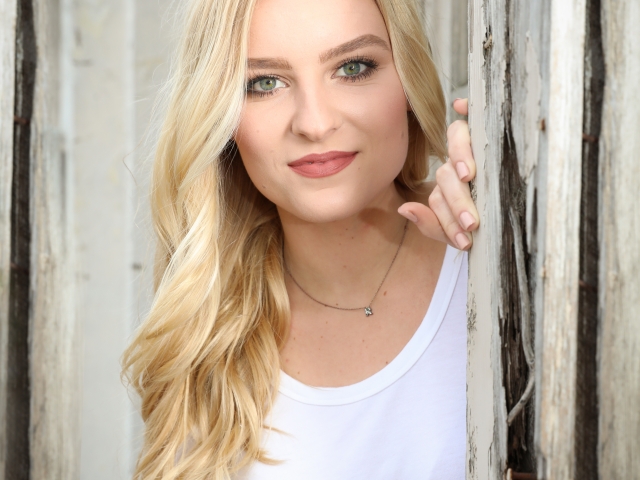 Senior Girl,Downtown McKinney,Senior photographer,north Texas Photographer,High School graduate,McKinney TX, Melissa TX Photographer,Senior Girl Photo shoot
